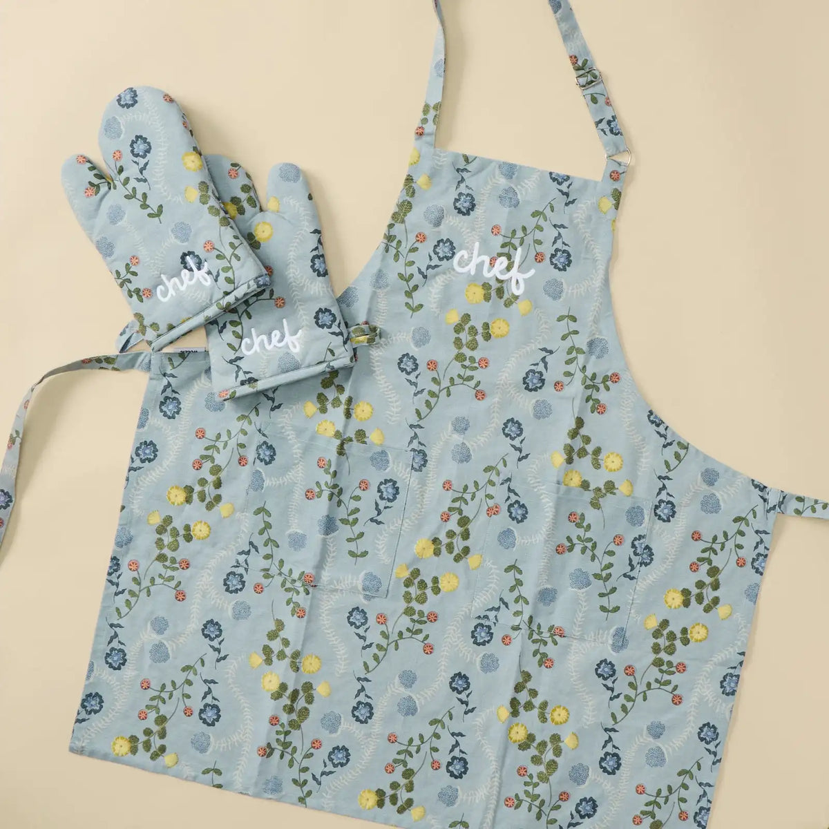 Teil Duncan Henley x Weezie Women's Apron and Oven Mitt Set