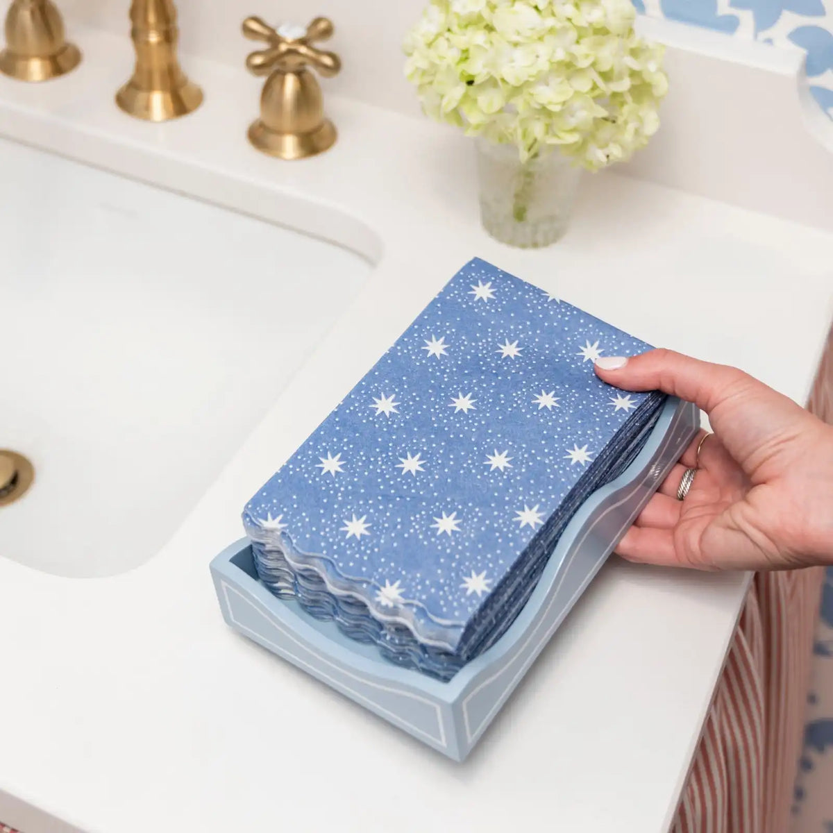 Linen-Like Paper Guest Towel and Lacquer Tray Set